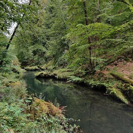 Δωμάτια σε οικογενειακή κατοικία Mezna 85