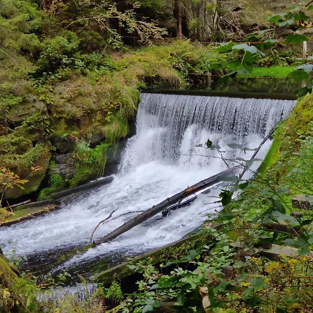Δωμάτια σε οικογενειακή κατοικία Mezna 85 *