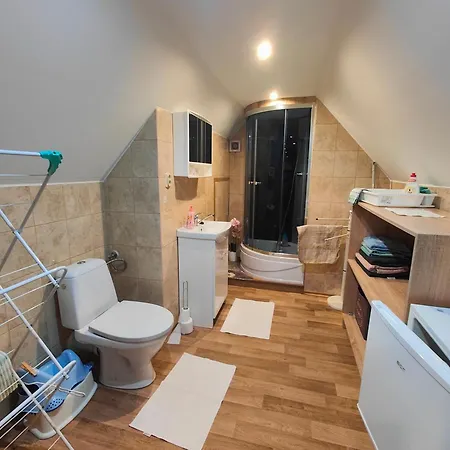 Δωμάτια σε οικογενειακή κατοικία Mezna 85 *