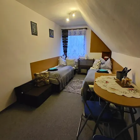 Mezna 85 Δωμάτια σε οικογενειακή κατοικία