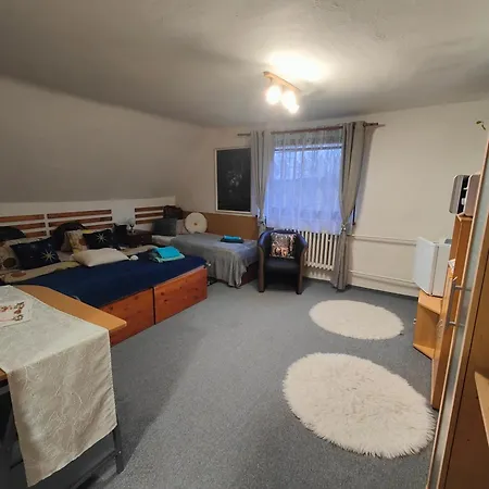 Δωμάτια σε οικογενειακή κατοικία Mezna 85