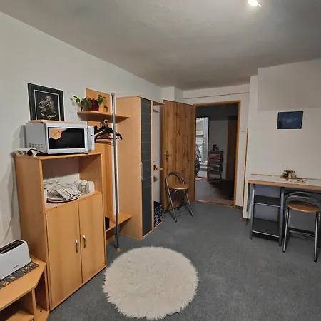 Mezna 85 Δωμάτια σε οικογενειακή κατοικία *